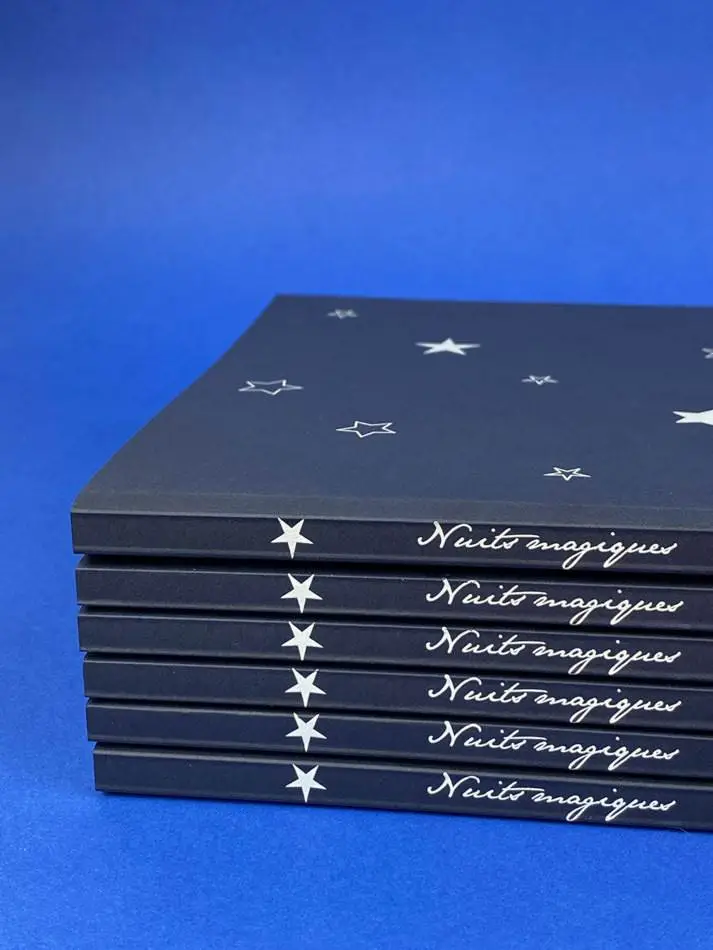 Nuits-magiques-dos-carre-colle